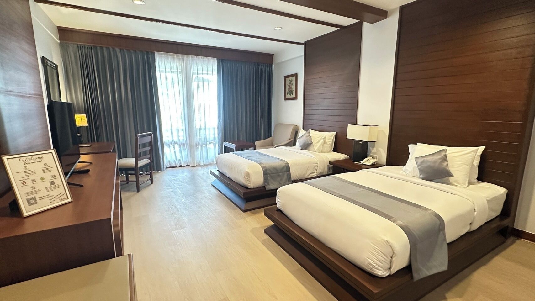 Habitació Deluxe | Minibar amb articles gratuïts, caixa forta a l'habitació i escriptori 