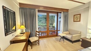 Free minibar items, in-room safe, desk, free WiFi - Belle Villa Resort Chiangmai (Hang Dong)