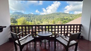 Free minibar items, in-room safe, desk, free WiFi - Belle Villa Resort Chiangmai (Hang Dong)