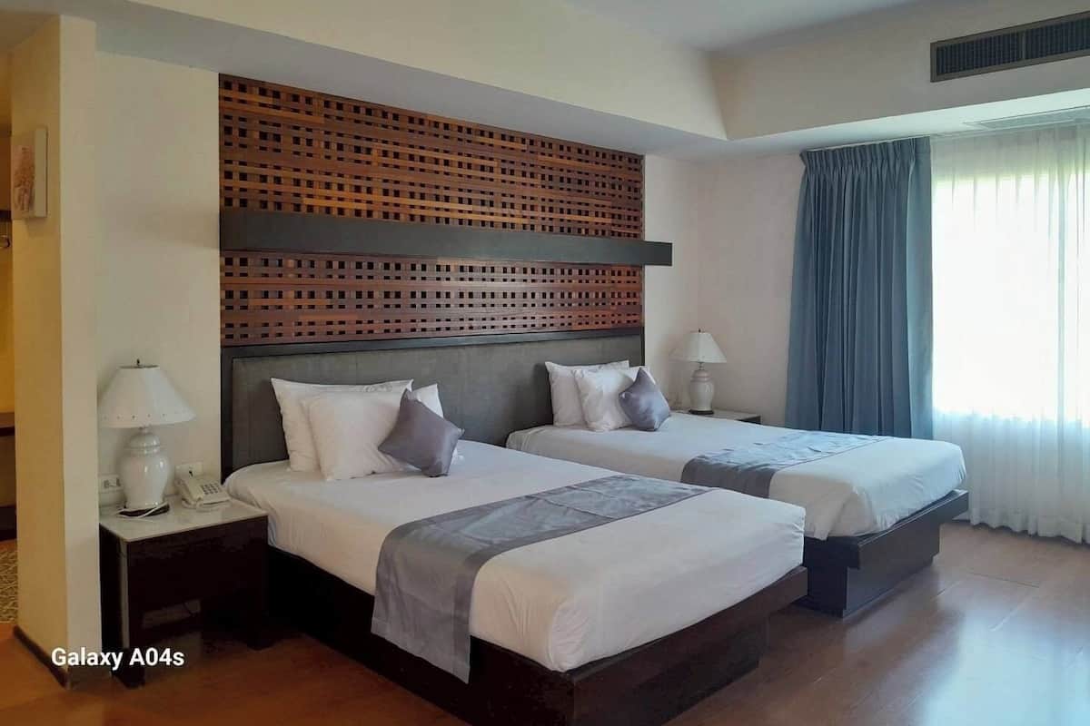 Free minibar items, in-room safe, desk, free WiFi