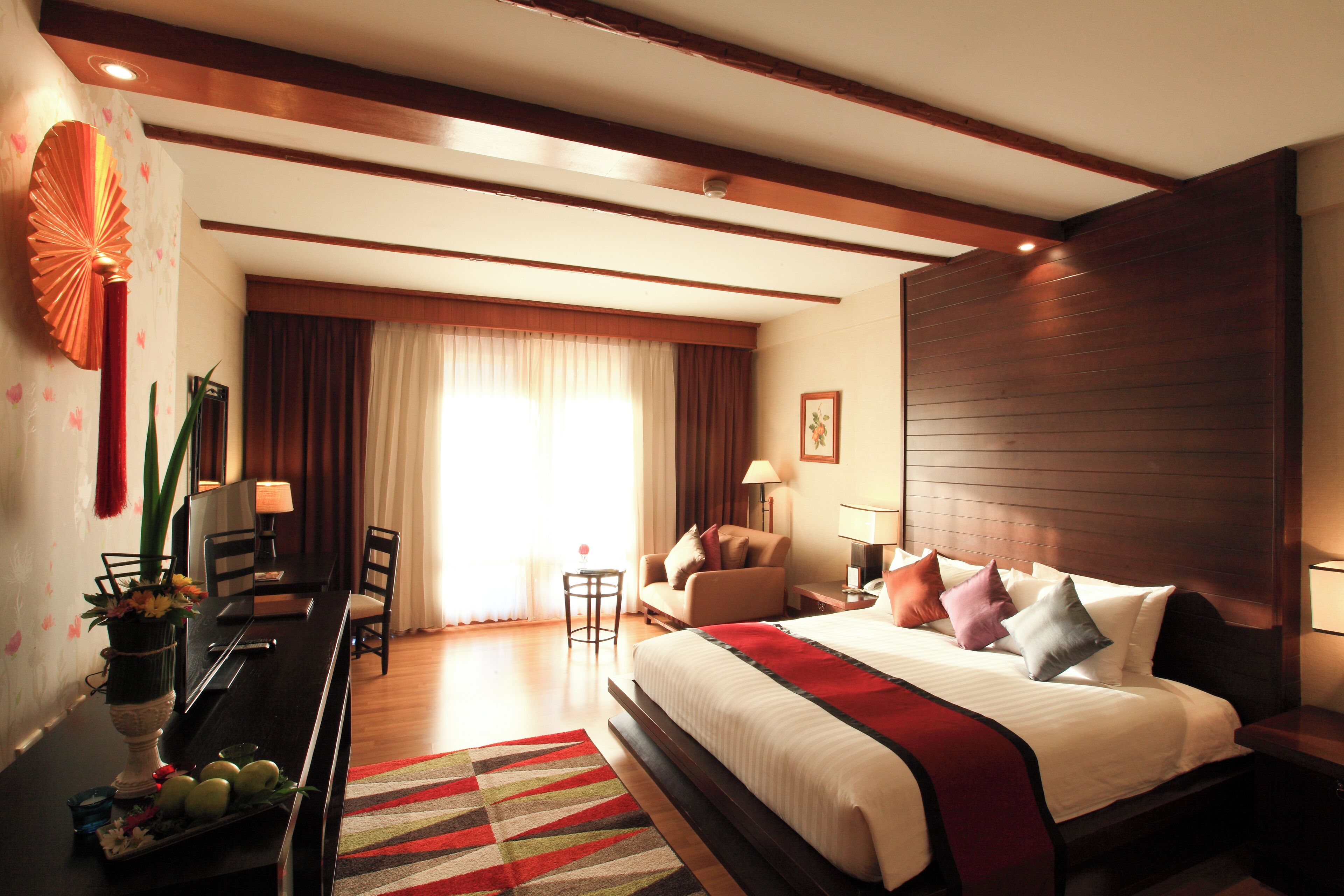 Deluxe Pool View | Artículos del minibar gratis y caja de seguridad en la habitación 