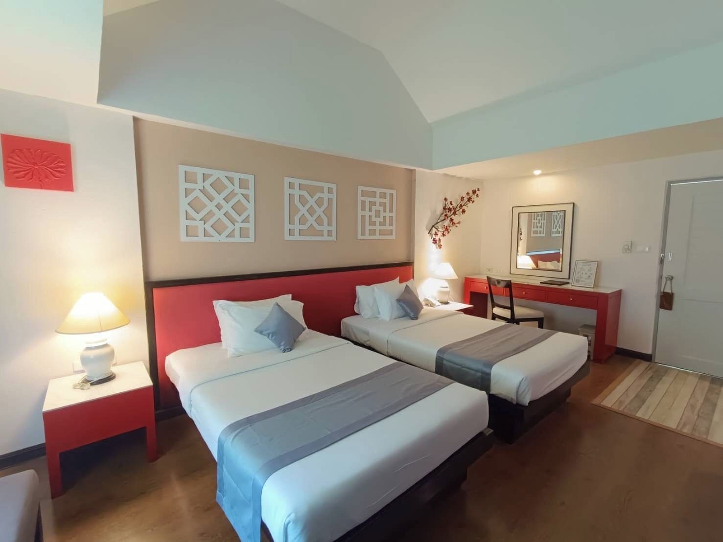 Free minibar items, in-room safe, desk, free WiFi