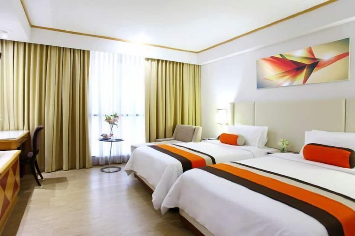 Minibar, in-room safe, desk, blackout curtains