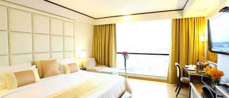 Executive Double or Twin Room | Minibar, in-room safe, desk, blackout curtains