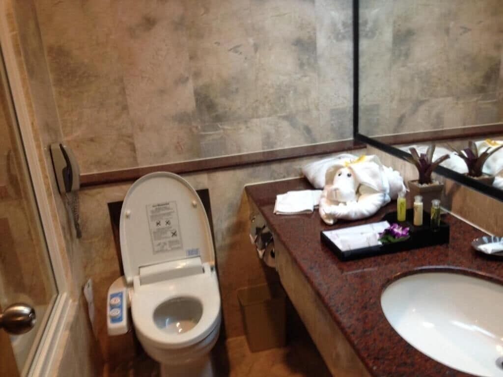 Phòng tắm | Đồ dùng nhà tắm miễn phí, máy sấy tóc, dép đi trong nhà 