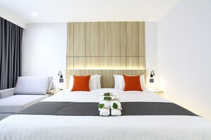 Elegance Floor Room | 迷你吧、房內夾萬、書桌、遮光窗簾/窗簾