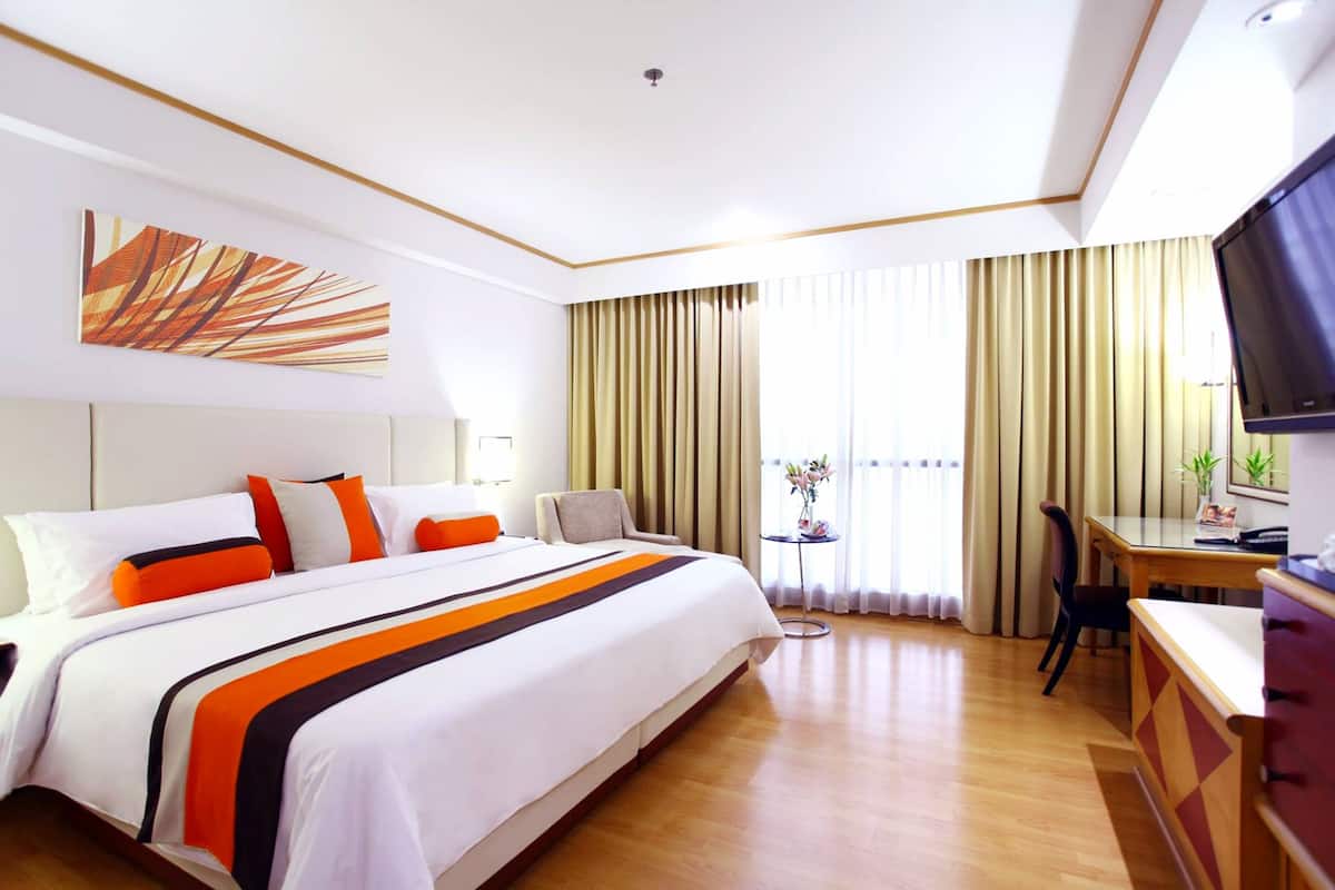 Deluxe Double Room | Minibar, in-room safe, desk, blackout curtains