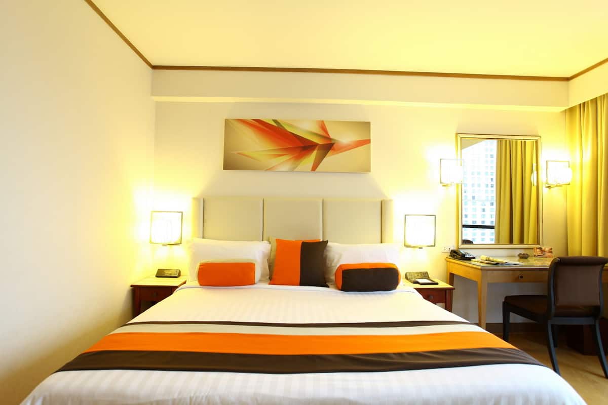 Superior Double Room | Minibar, in-room safe, desk, blackout curtains