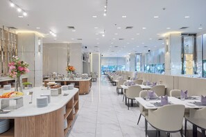 Colazione a buffet, servita tutte le mattine (342 THB a persona)