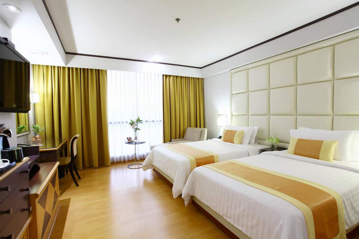 Executive Double or Twin Room | Minibar, in-room safe, desk, blackout curtains