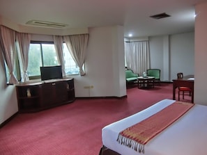Deluxe King Room | In-room safe, desk, blackout drapes, rollaway beds