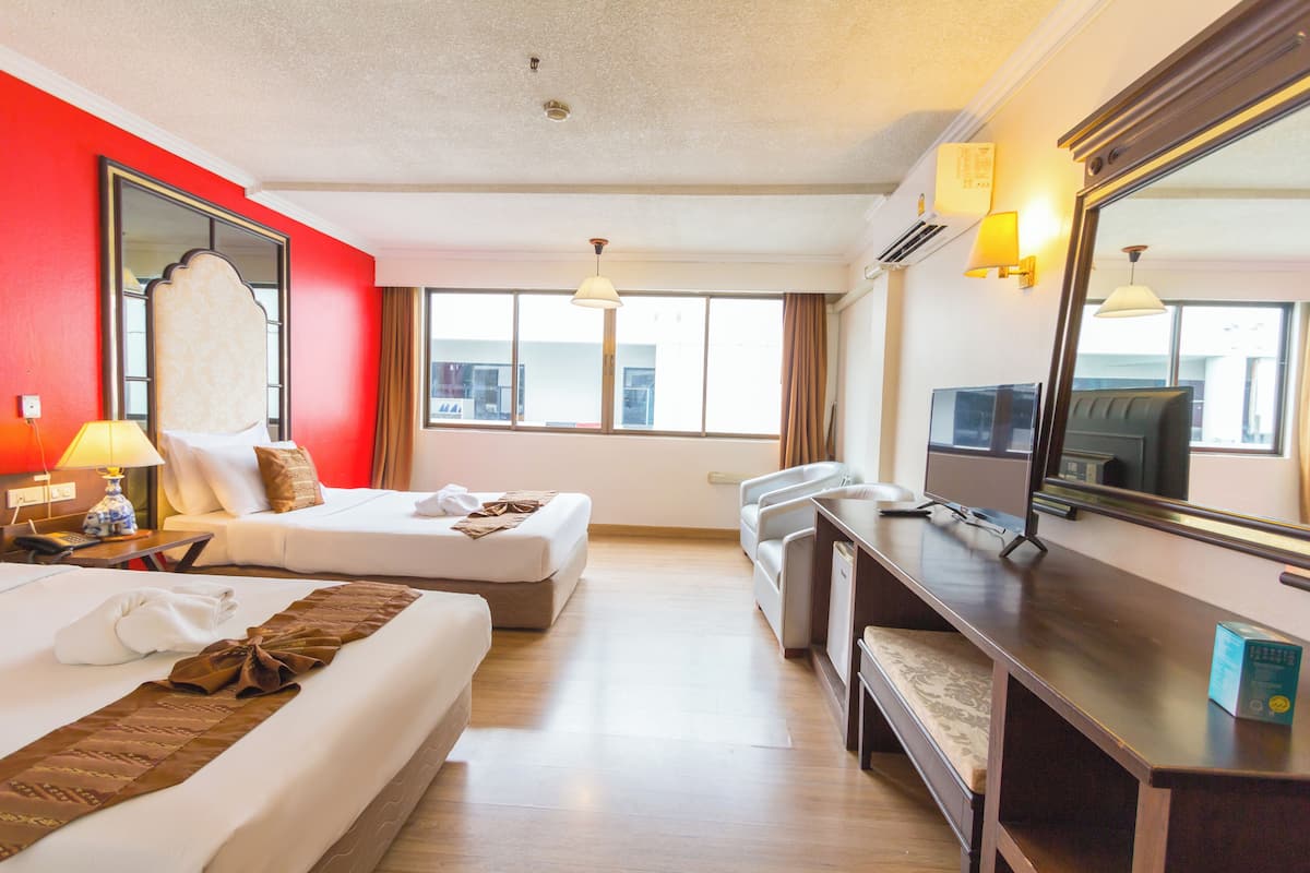 Superior Room | Premium bedding, in-room safe, desk, blackout drapes