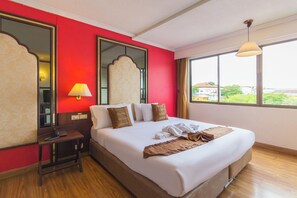 Deluxe-Zimmer | Hochwertige Bettwaren, Schreibtisch, Verdunkelungsvorhänge