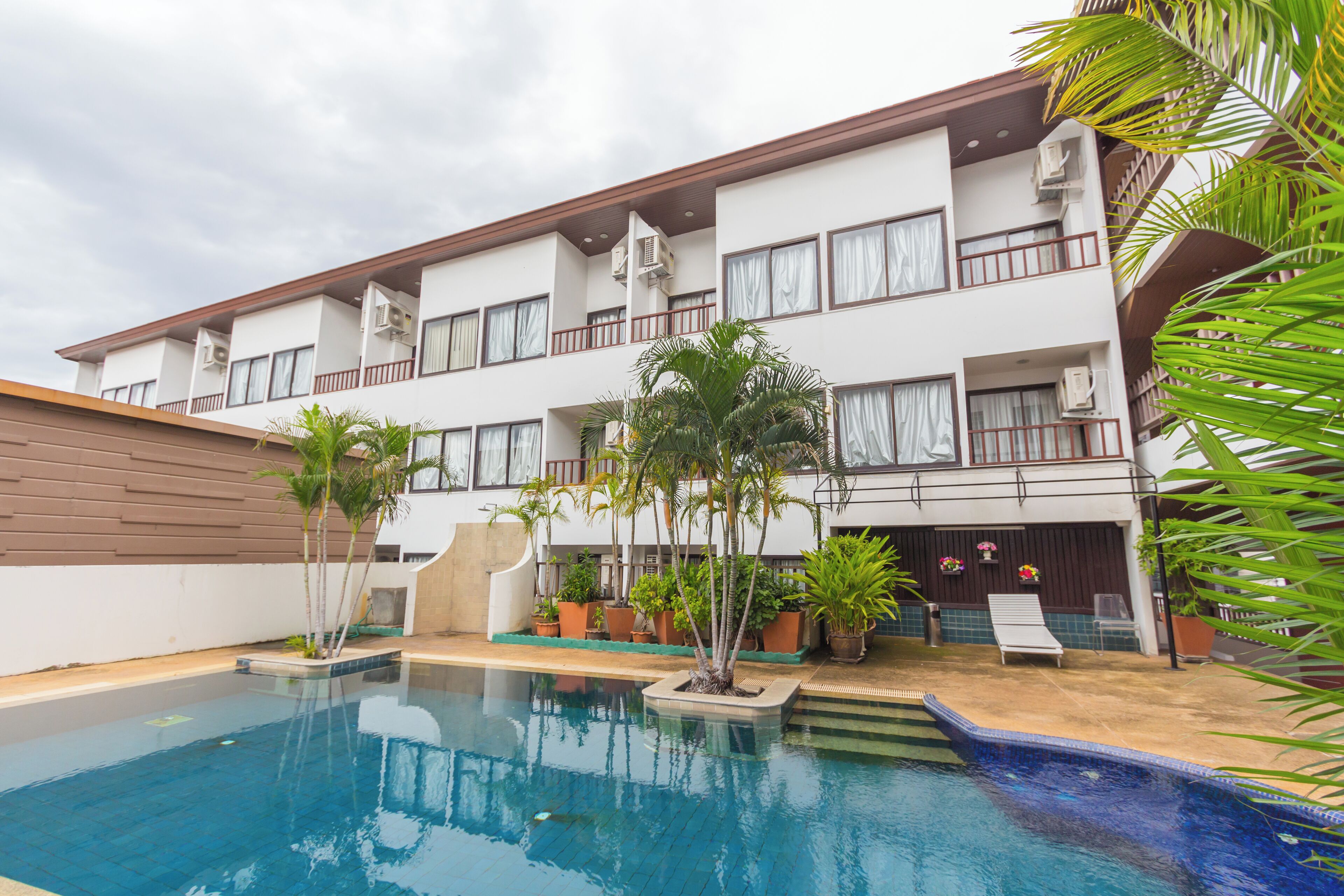 Außenpool, Liegestühle