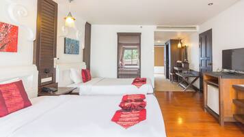 Boutique | Hochwertige Bettwaren, Zimmersafe, Schreibtisch, Verdunkelungsvorhänge