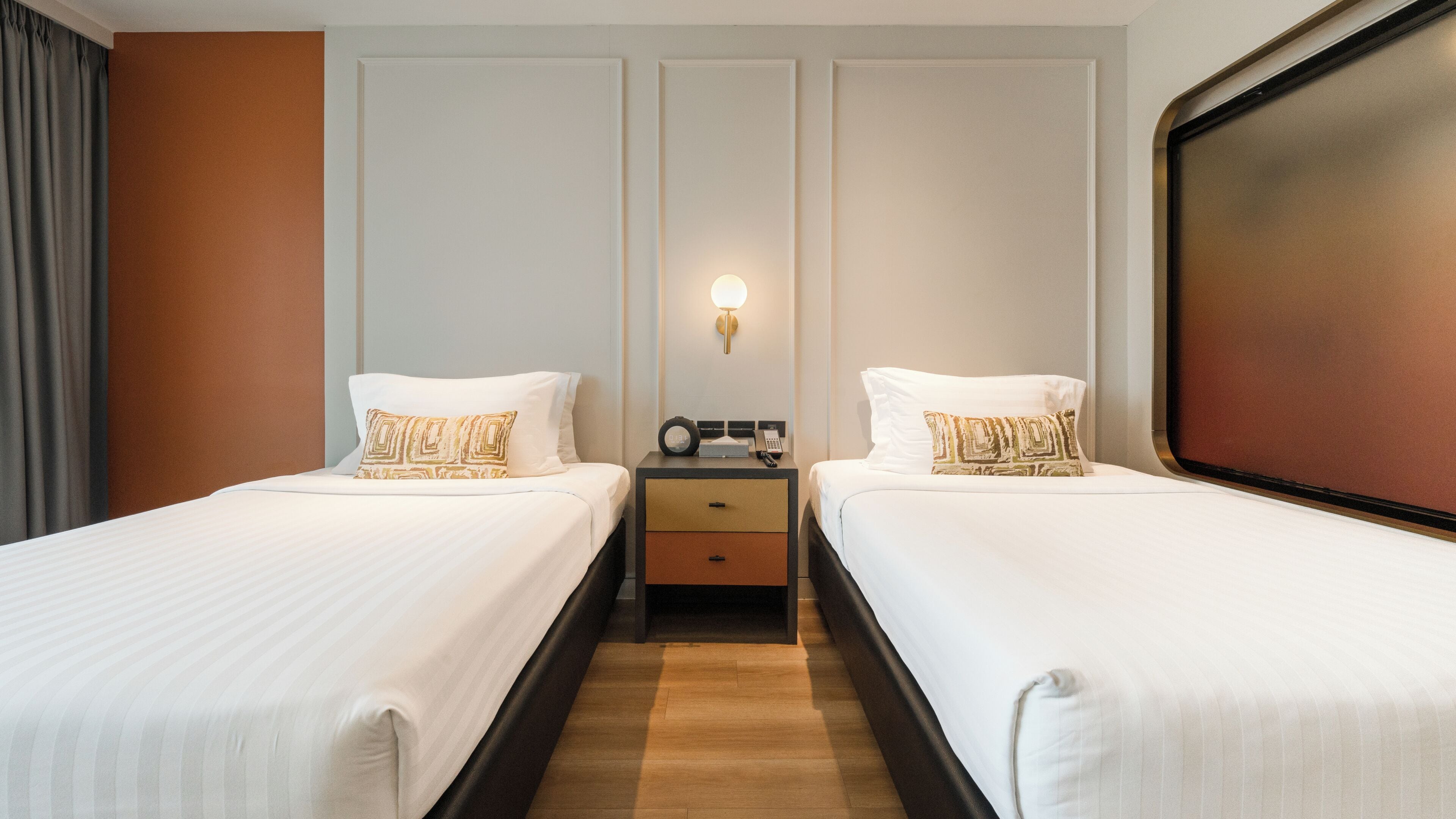 Quarto duplo luxo | Frigobar, cofres nos quartos, escrivaninha, cortinas blackout