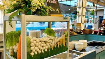 Café da manhã com buffet todos os dias mediante uma taxa