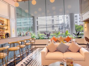 供应早餐、午餐和晚餐，国际美食