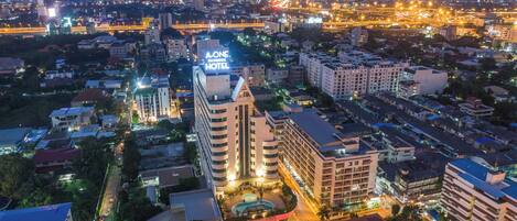 Mặt tiền nơi lưu trú - ban đêm