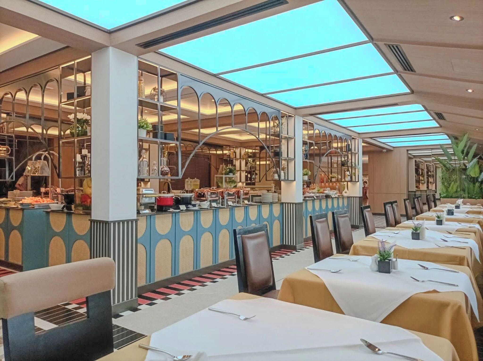 Desayuno buffet diario (THB 412 por persona)