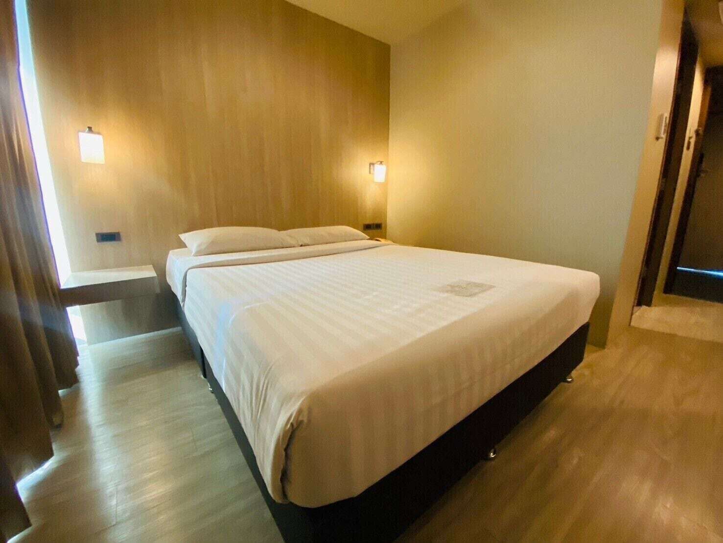 Cofres nos quartos, escrivaninha, Wi-Fi, roupa de cama