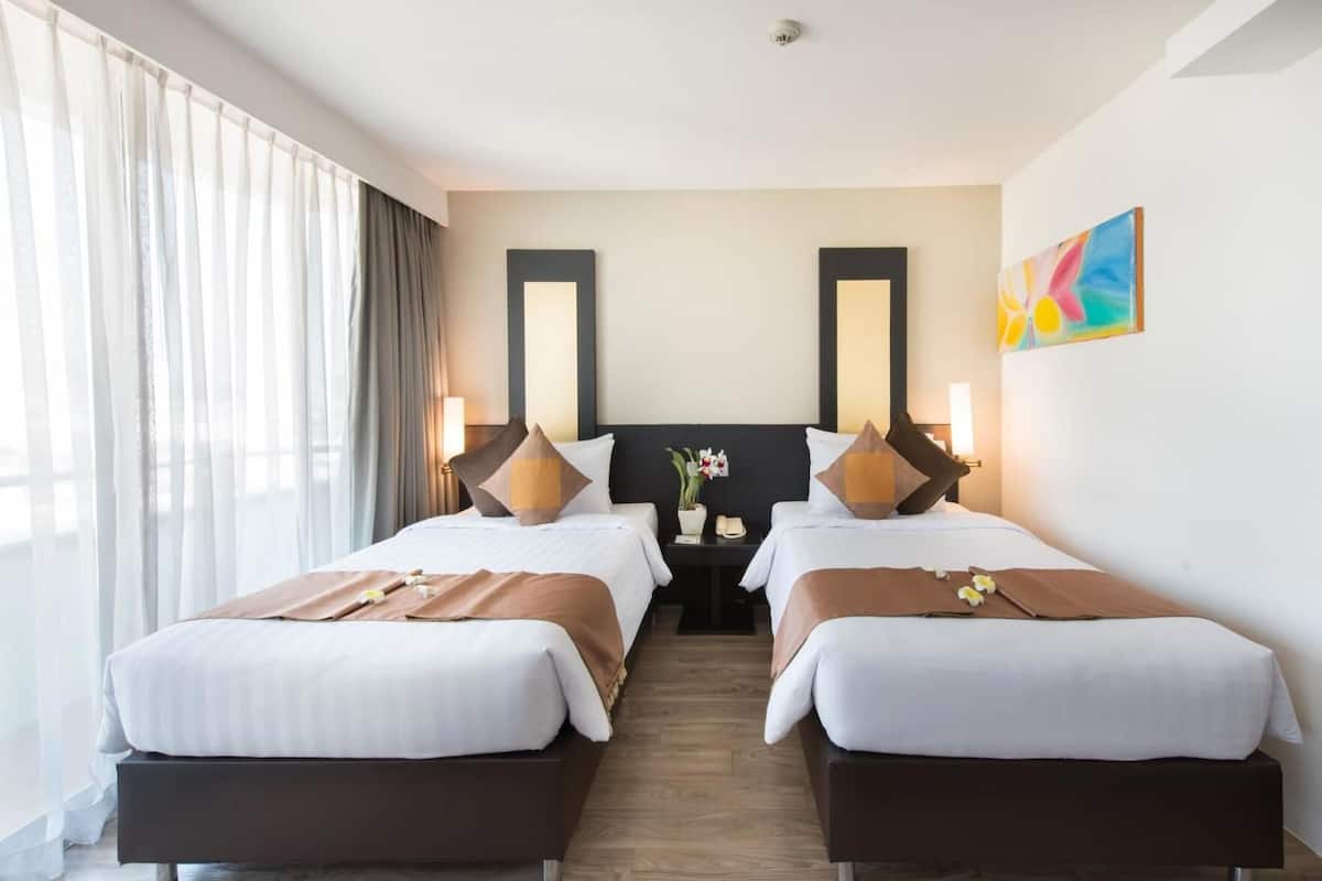 In-room safe, desk, WiFi, bed sheets