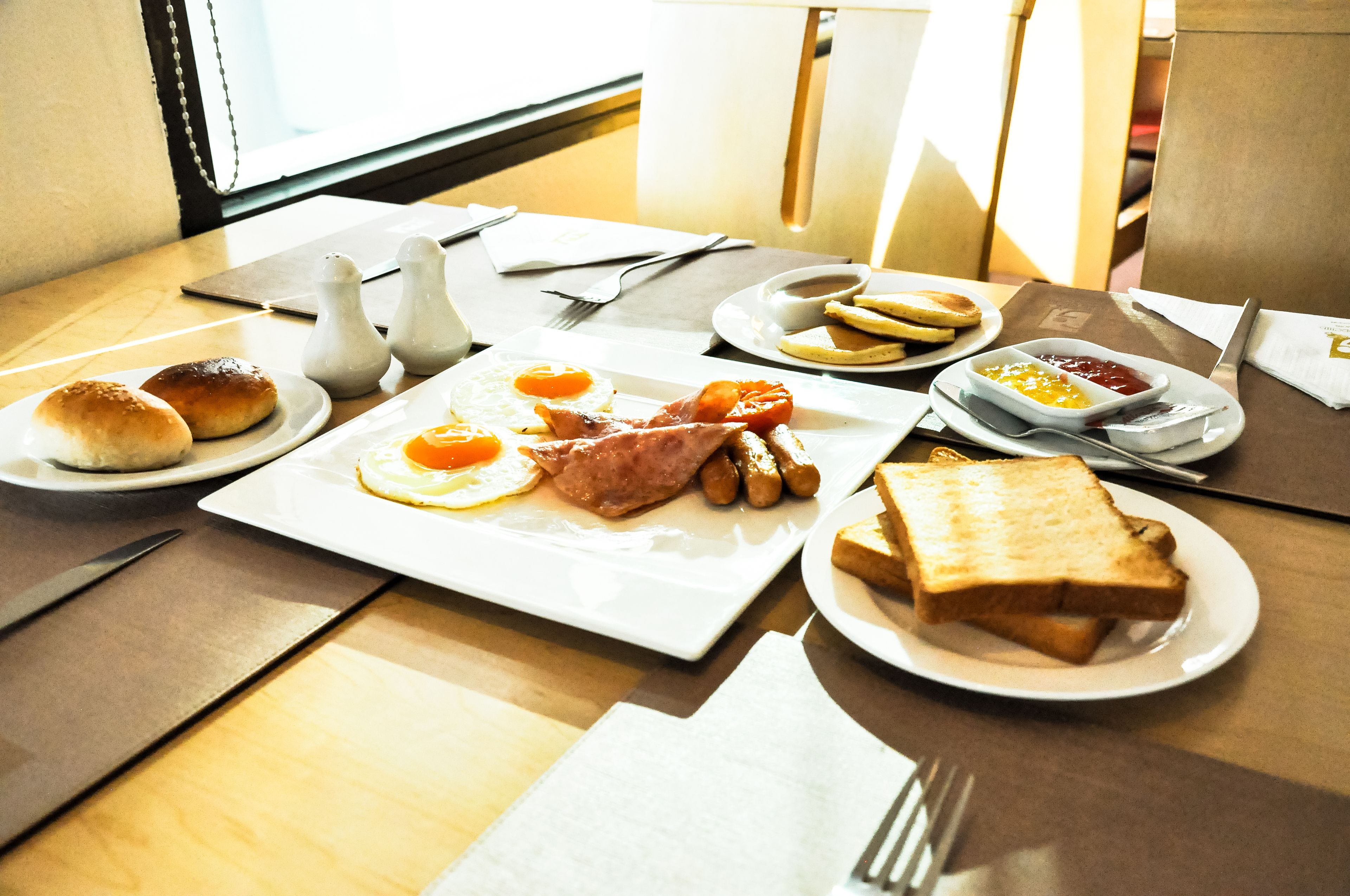 Daily continental breakfast (THB 300 per person)