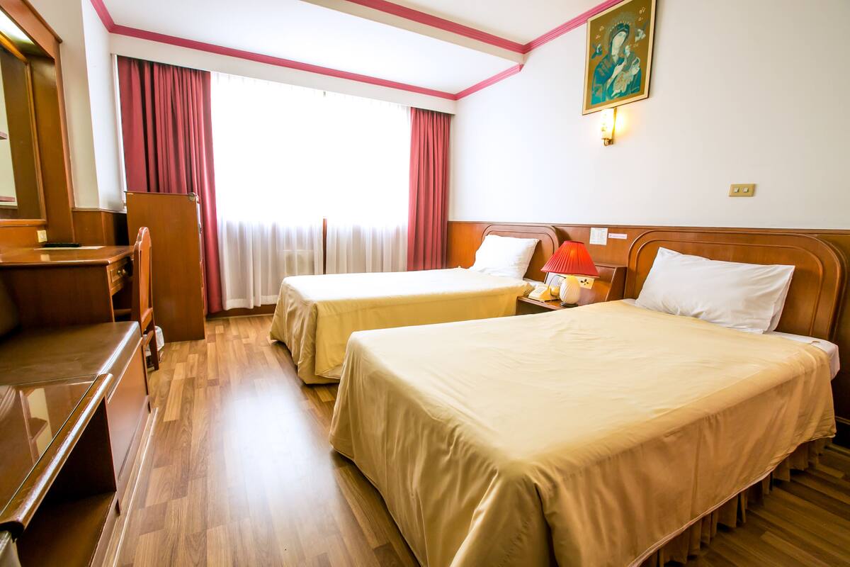 Deluxe Room, 2 Twin Beds | Minibar, rollaway beds (surcharge), WiFi (free), bed sheets