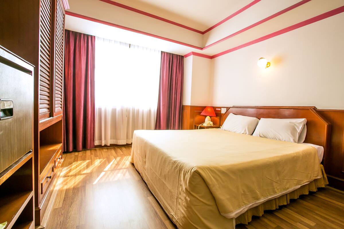 Deluxe Room, 1 King Bed | Minibar, rollaway beds (surcharge), WiFi (free), bed sheets
