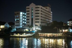 Exterior - Ayothaya Riverside Hotel (Ayutthaya)