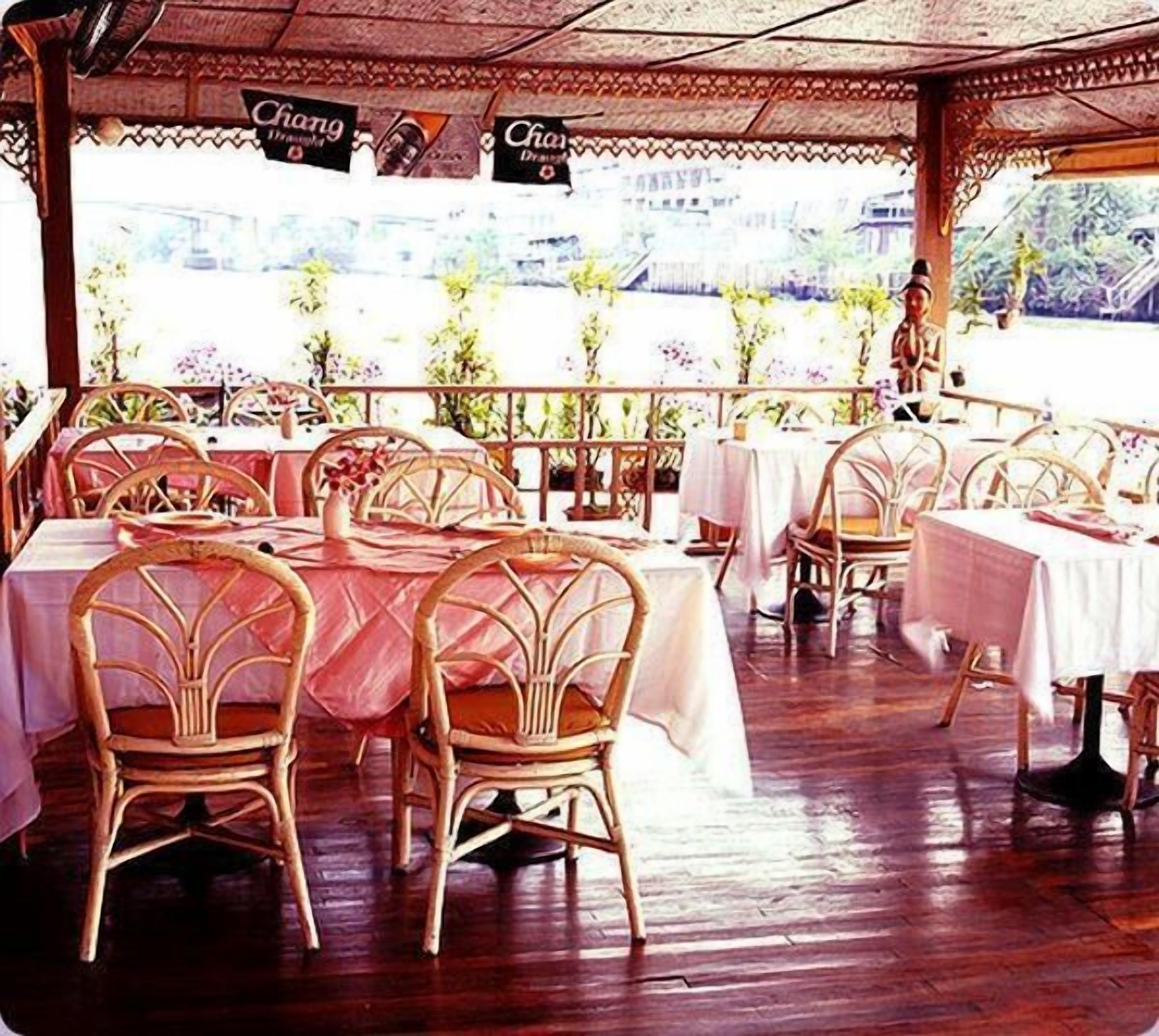 تناول الطعام بالخارج