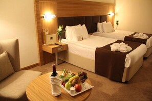 Standard Room | Hypo-allergenic bedding, minibar, in-room safe, desk - Surmeli Ankara (Ankara)