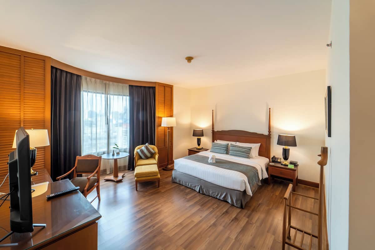 Grand Deluxe Double Room | Minibar, safe på rommet, skrivebord og blendingsgardiner