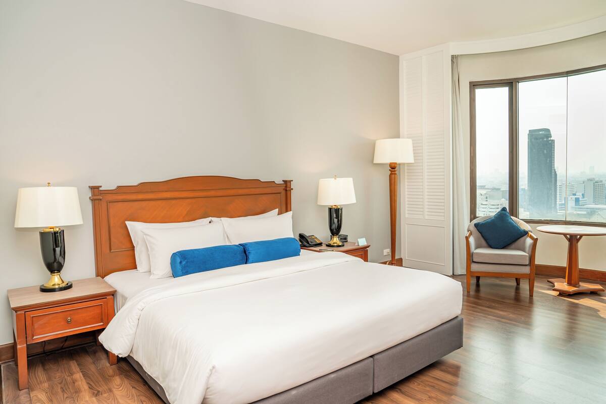 Sky View Premier Room | Minibar, safe på rommet, skrivebord og blendingsgardiner