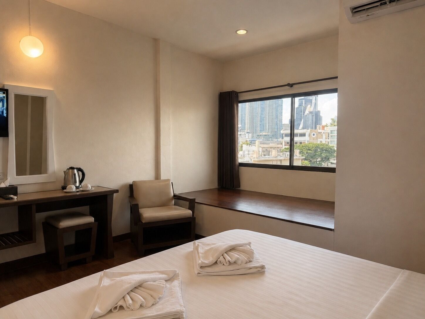 Quarto casal ou duplo superior, 1 quarto | Frigobar, cofres nos quartos, escrivaninha, Wi-Fi de cortesia