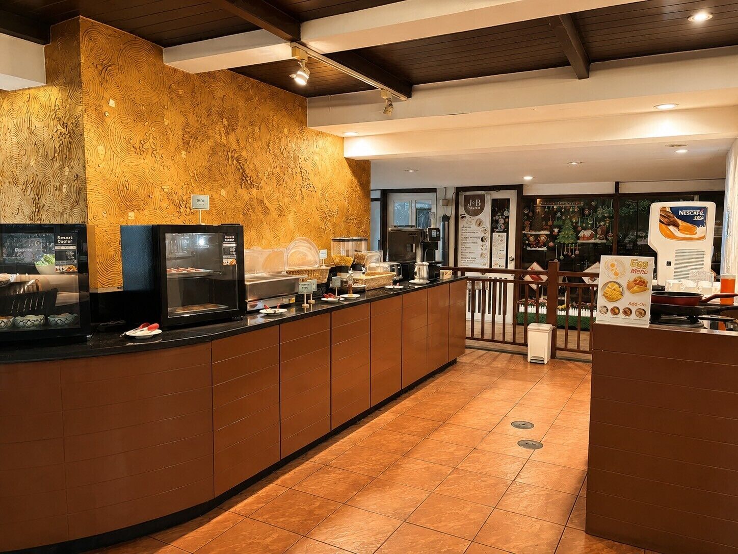 Petit déjeuner, déjeuner et dîner servis sur place
