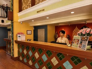 Quầy tiếp tân