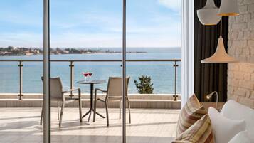 Minibar, safe på rommet, skrivebord og blendingsgardiner