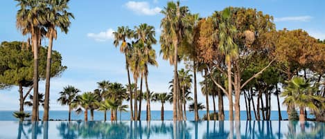 Indoor pool, seasonal outdoor pool, pool umbrellas, sun loungers
