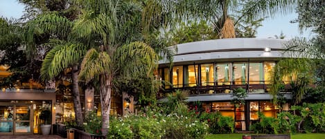 Fachada de la propiedad