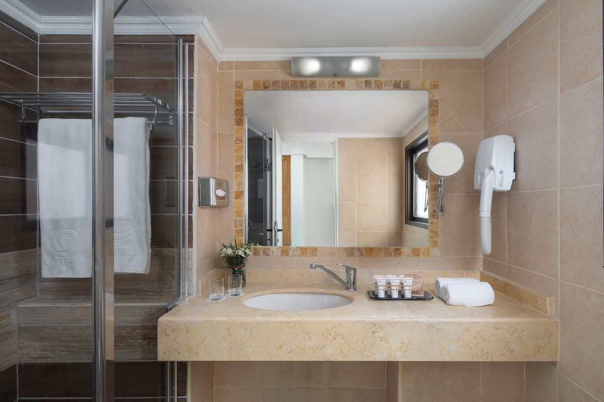 classic room | 1 bedroom, minibar, in-room safe, desk