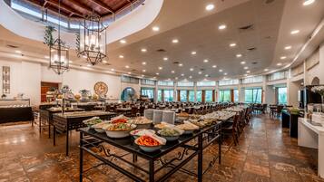 2 restaurants, breakfast, lunch, dinner served; Regional cuisine