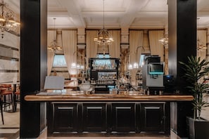 Breakfast, lunch and dinner served - Club Quarters Hotel, Trafalgar Square (London)
