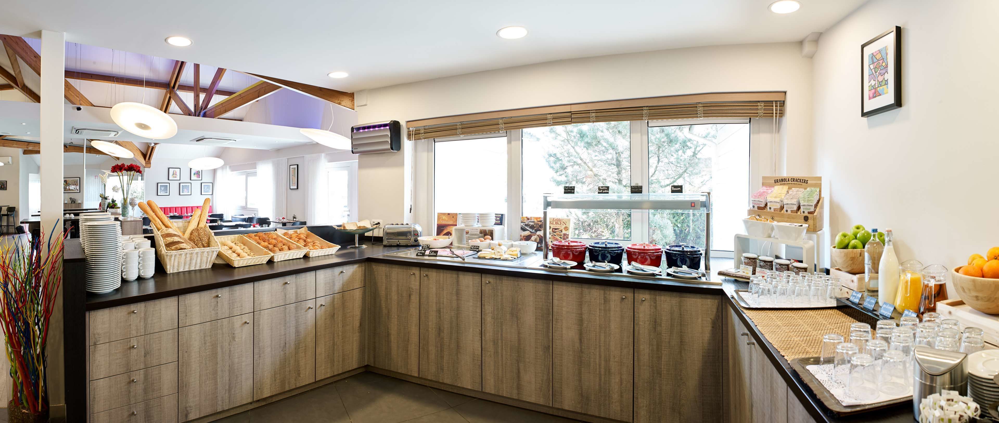 Daily buffet breakfast (EUR 15 per person)