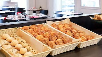 Daily buffet breakfast for a fee
