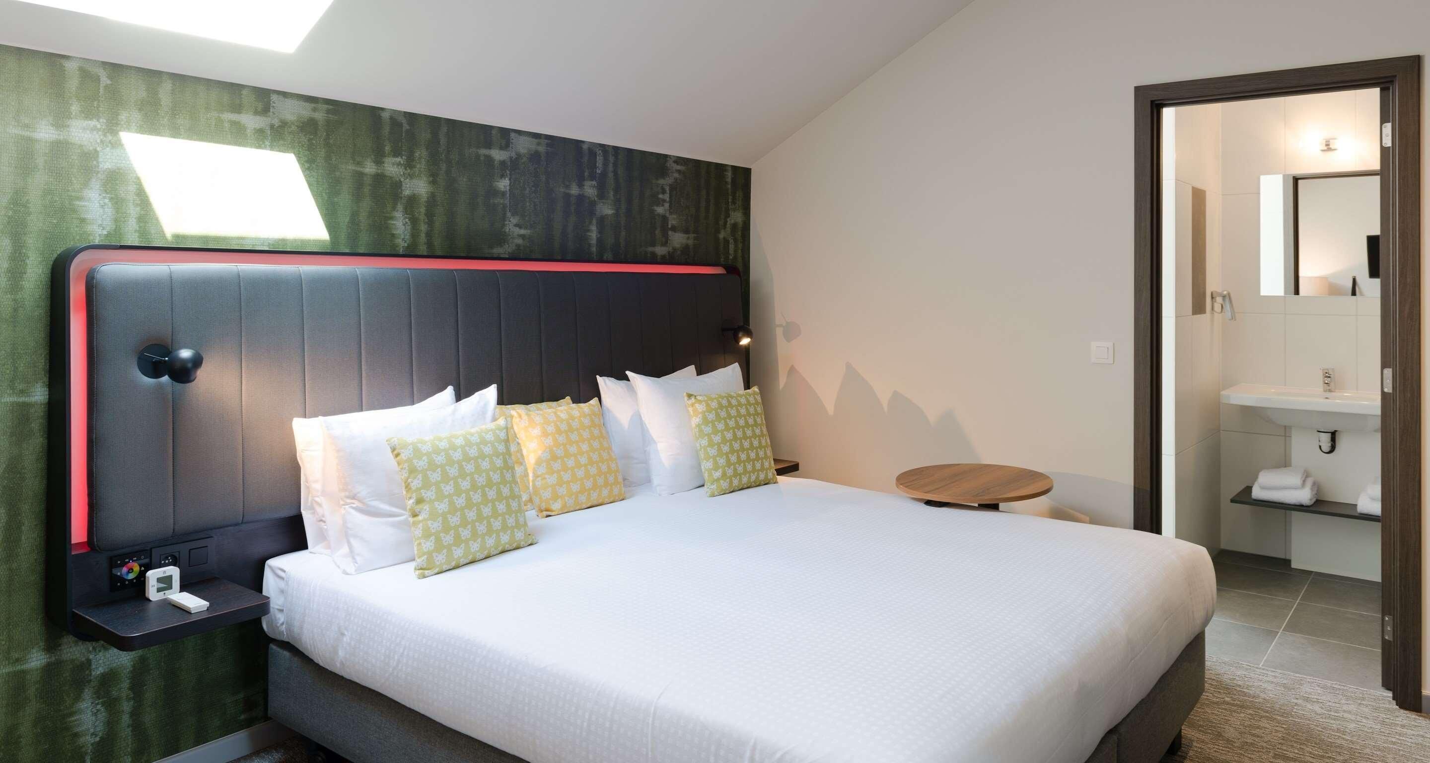 Premium bedding, in-room safe, desk, laptop workspace