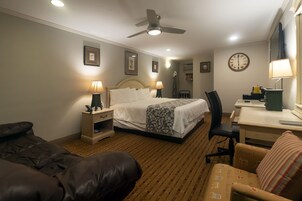 Traditional Room, 1 King Bed | Iron/ironing board, WiFi (free), bed sheets