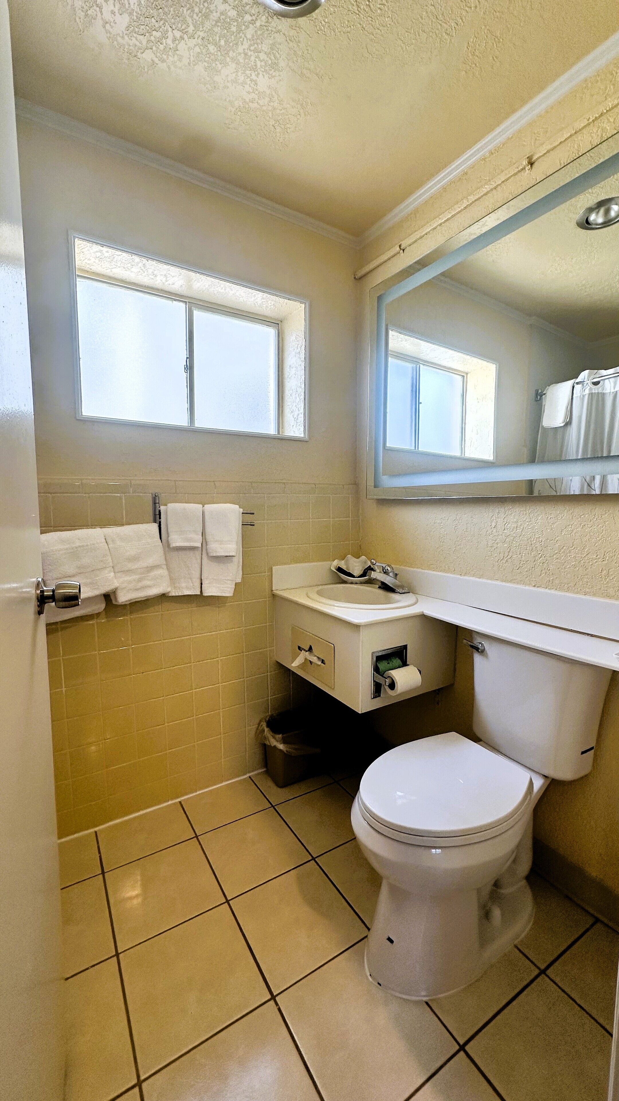 traditional room, 2 queen beds | bathroom | combined shower/bathtub, free toiletries, hair dryer, towels