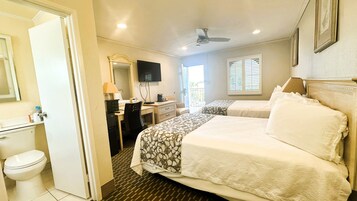 Tabla de planchar con plancha, wifi gratis y ropa de cama