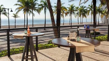 Se sirven desayunos, almuerzos y cenas (con vistas al mar)